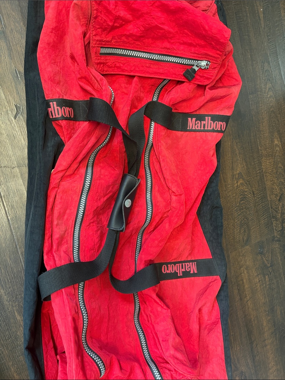 MARLBORO Vintage XL Red and Black Wheeled Travel Duffel with Branded Straps - Picture 4 of 6